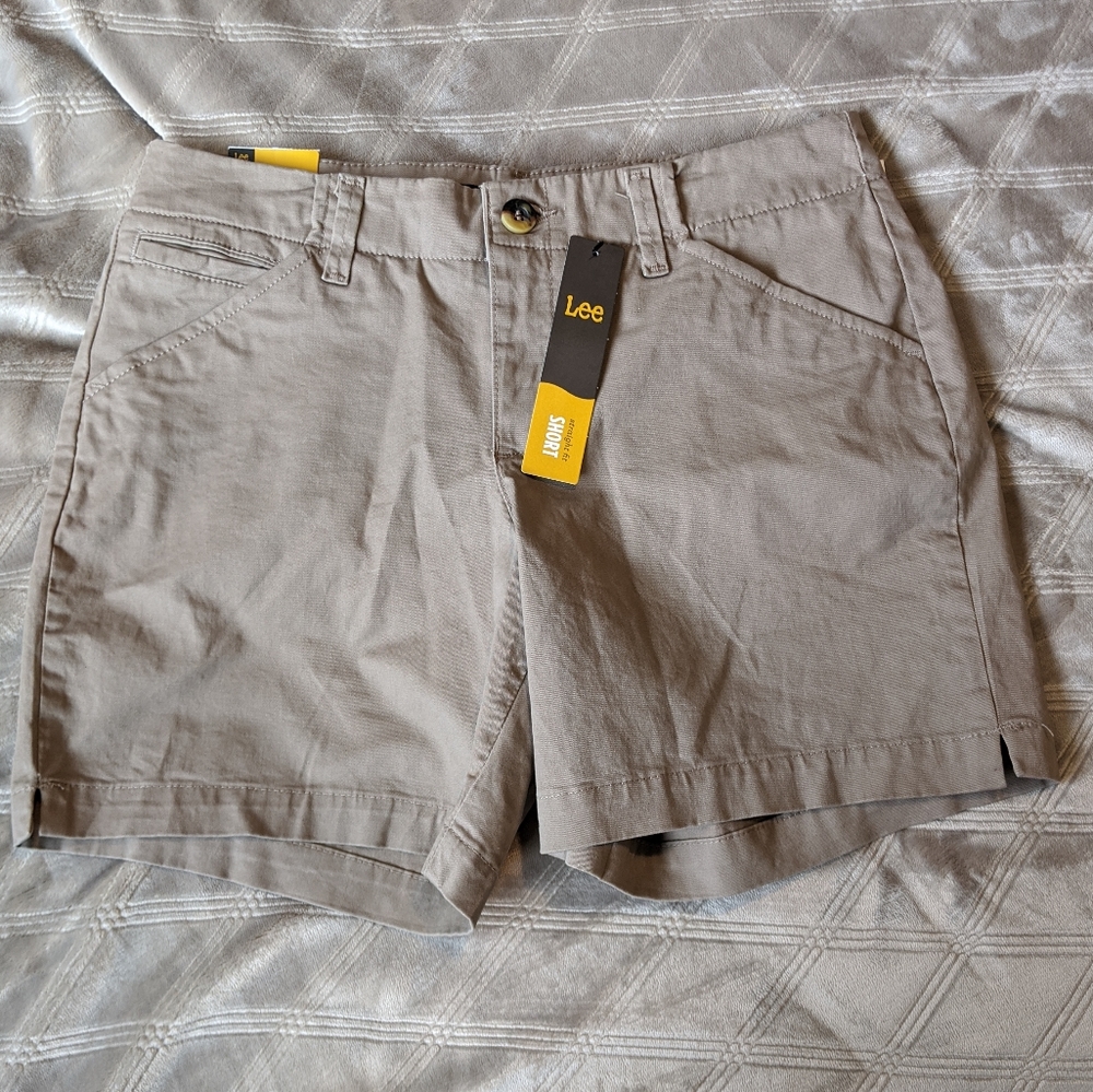 Lee straight fit shorts tan fawn color 6